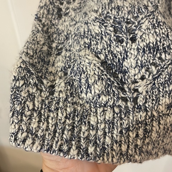 Mimi Maternity medium white and navy/grey sweater; band at bottom; oversized - Picture 4 of 9